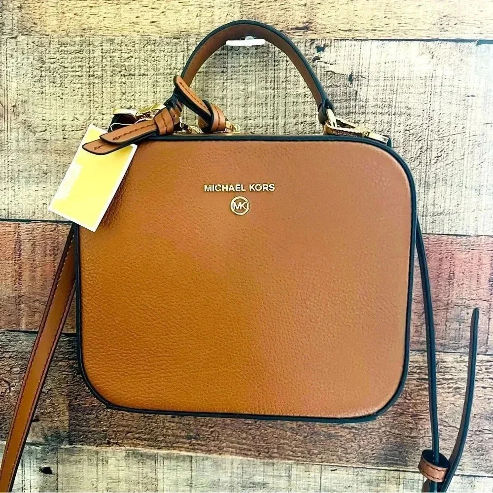 NWT Micheal Kors Medium Jet Set Pebbled Leather Crossbody